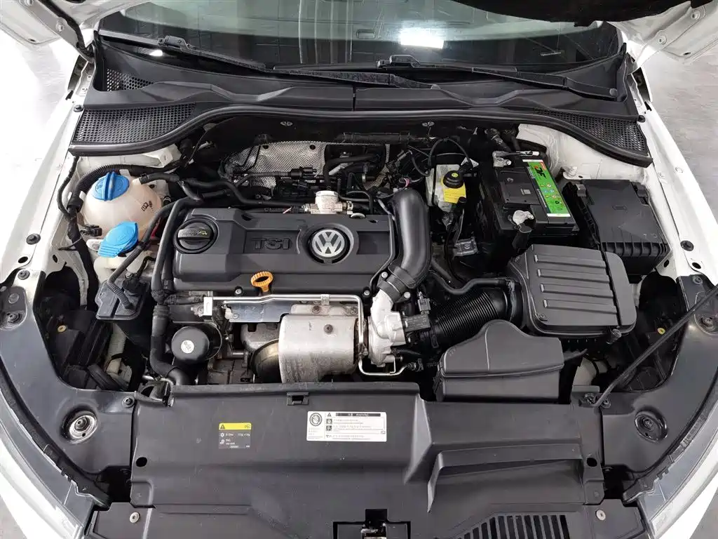 Volkswagen Scirocco 2015 1.4TSI Trend Edition фото 6