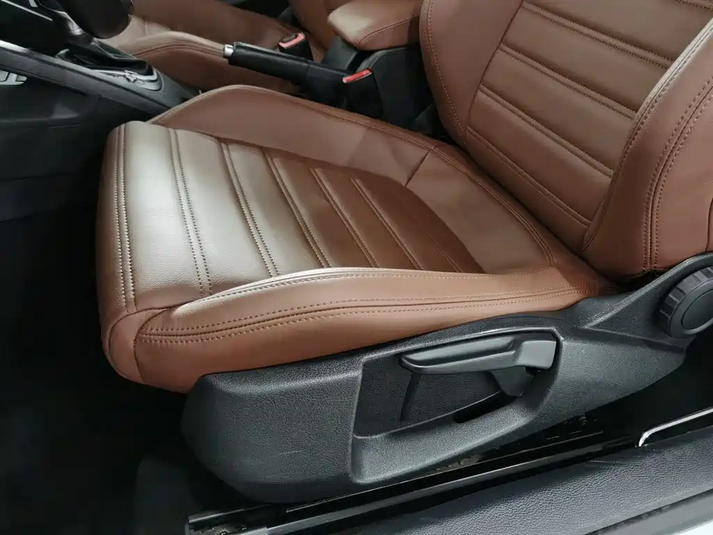Volkswagen Scirocco 2015 1.4TSI Trend Edition фото 20