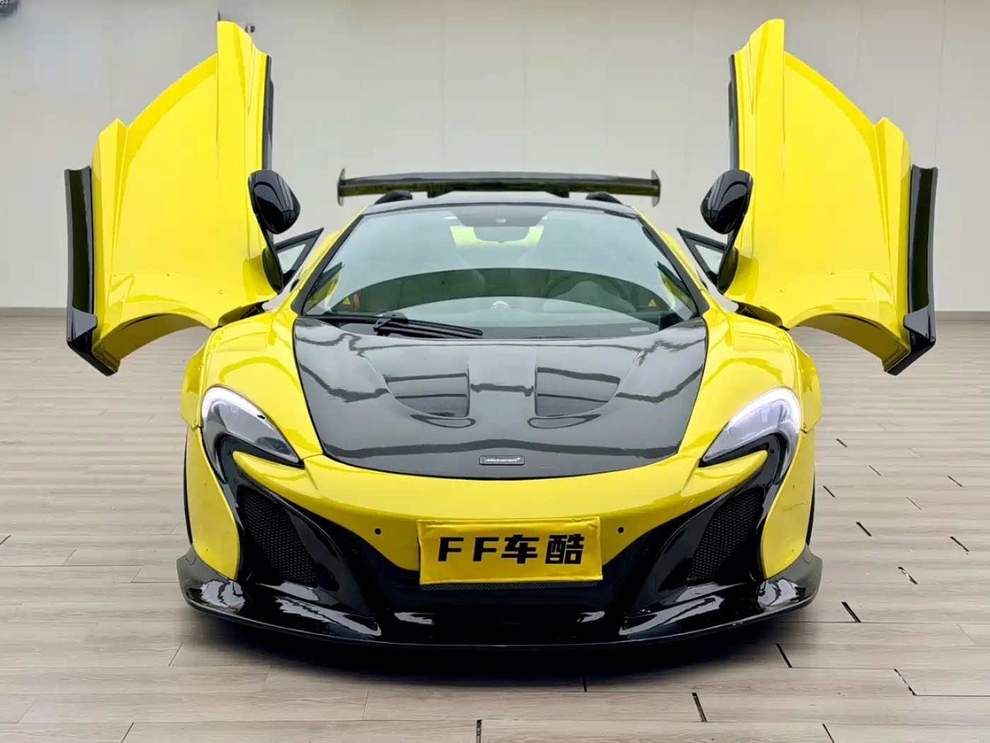 McLaren 12C 2013 3.8T SPIDER 50th Anniversary Edition фото 2