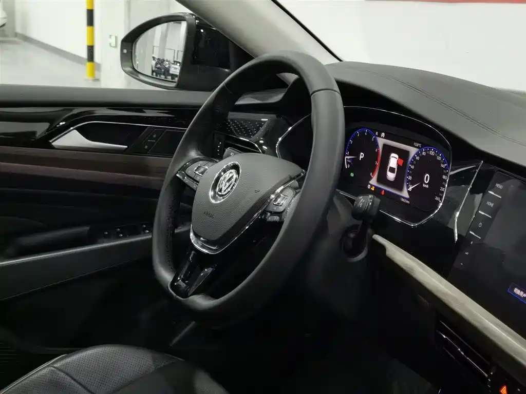 Volkswagen Passat 2020 330TSI Luxury Edition China VI фото 22