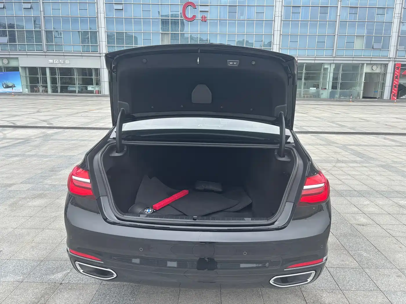 BMW 7 Series 2016 730Li Leading фото 12