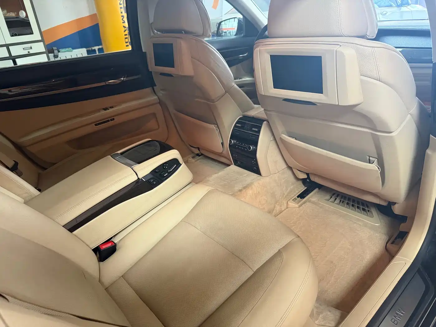 BMW 7 Series 2011 730Li Elegance фото 14