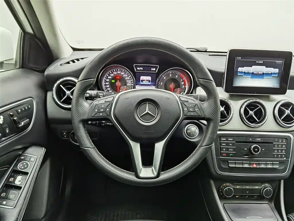 Mercedes-Benz GLA 2016 GLA 200 Fashion фото 11