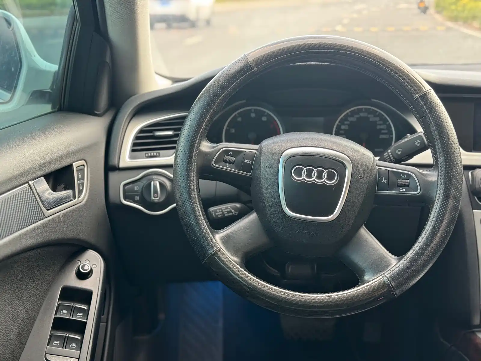 Фото 10 - Audi A4L