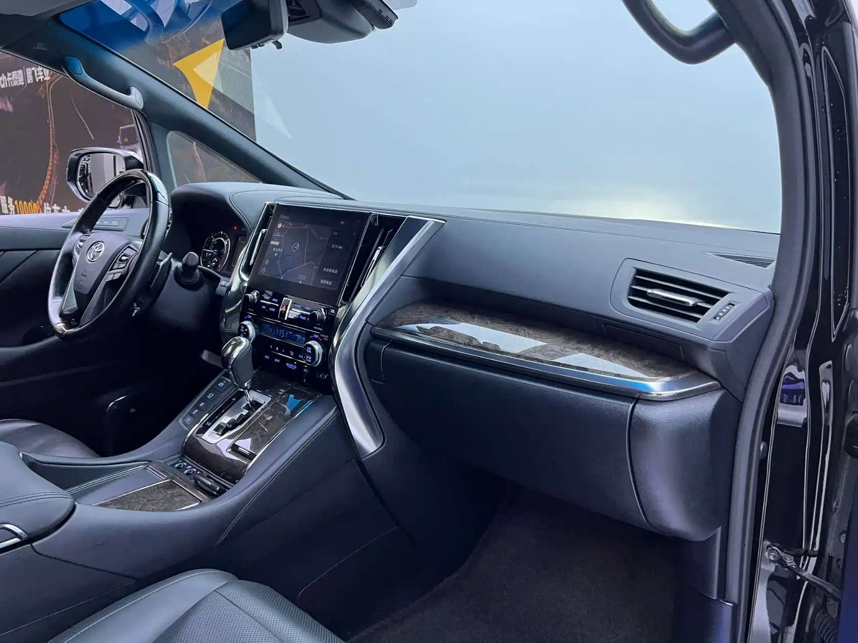 Фото 6 - Toyota Vellfire