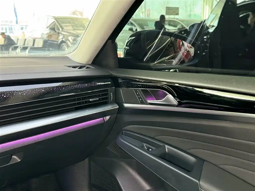Volkswagen Passat 2023 330TSI Starlight Elite Edition фото 24