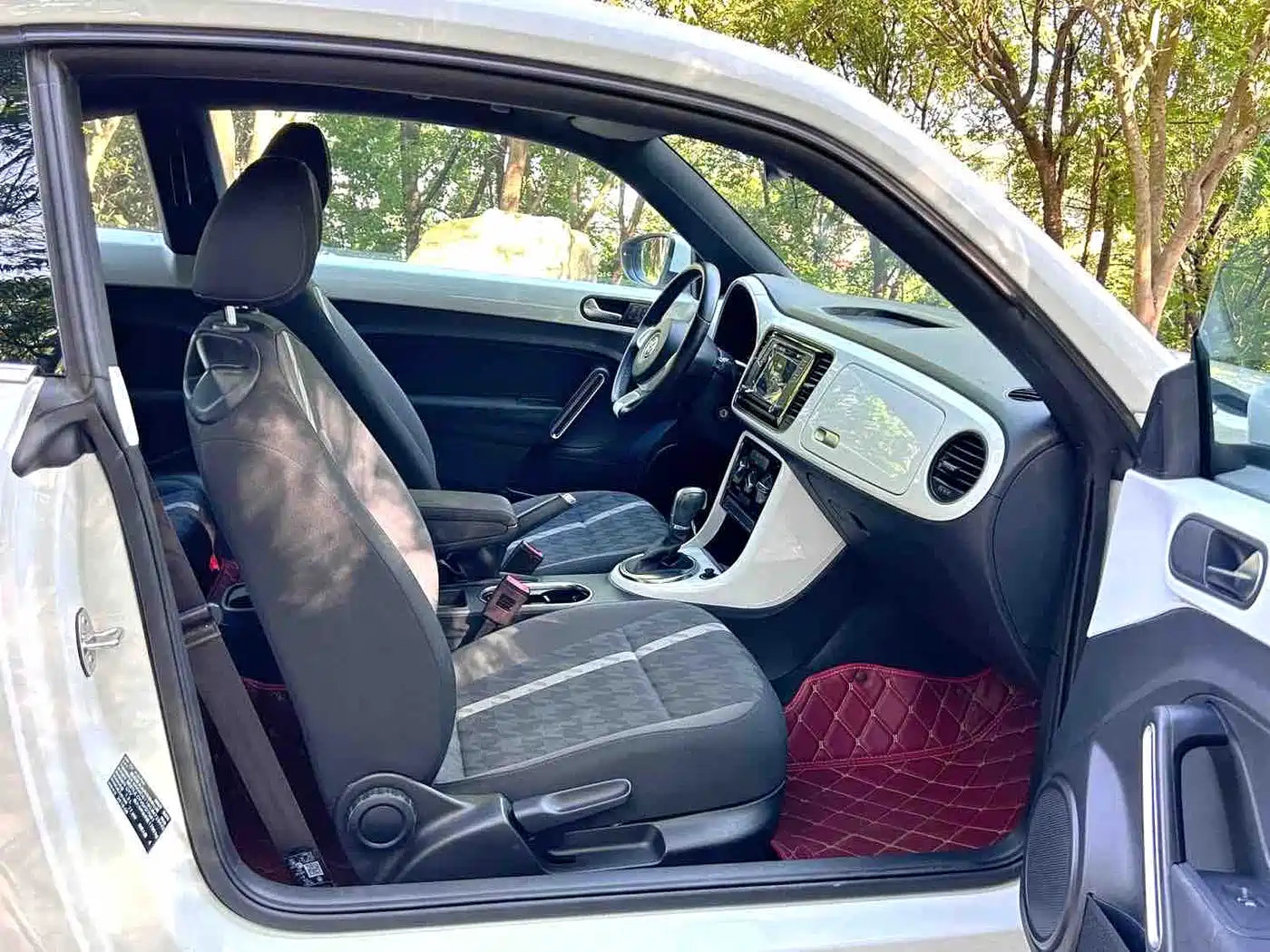 Volkswagen Beetle 2017 180TSI Enjoy фото 10