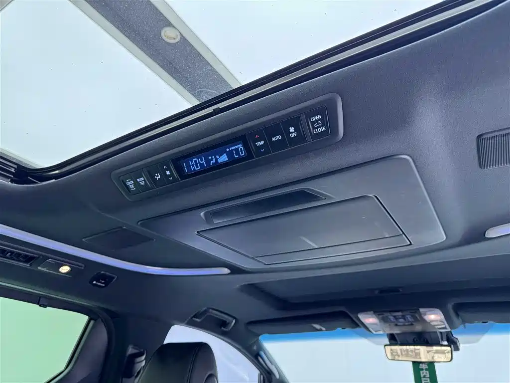 Toyota Vellfire 2021 Crown Hybrid 2.5L HV Premium Edition фото 31