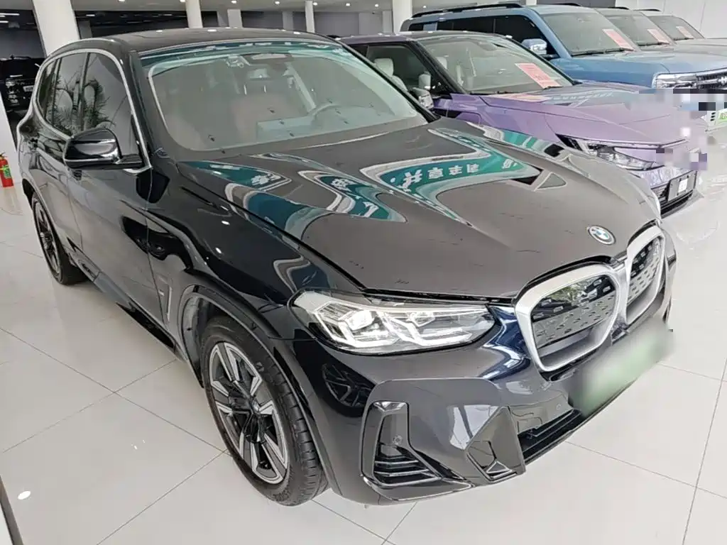 2025 BMW iX3