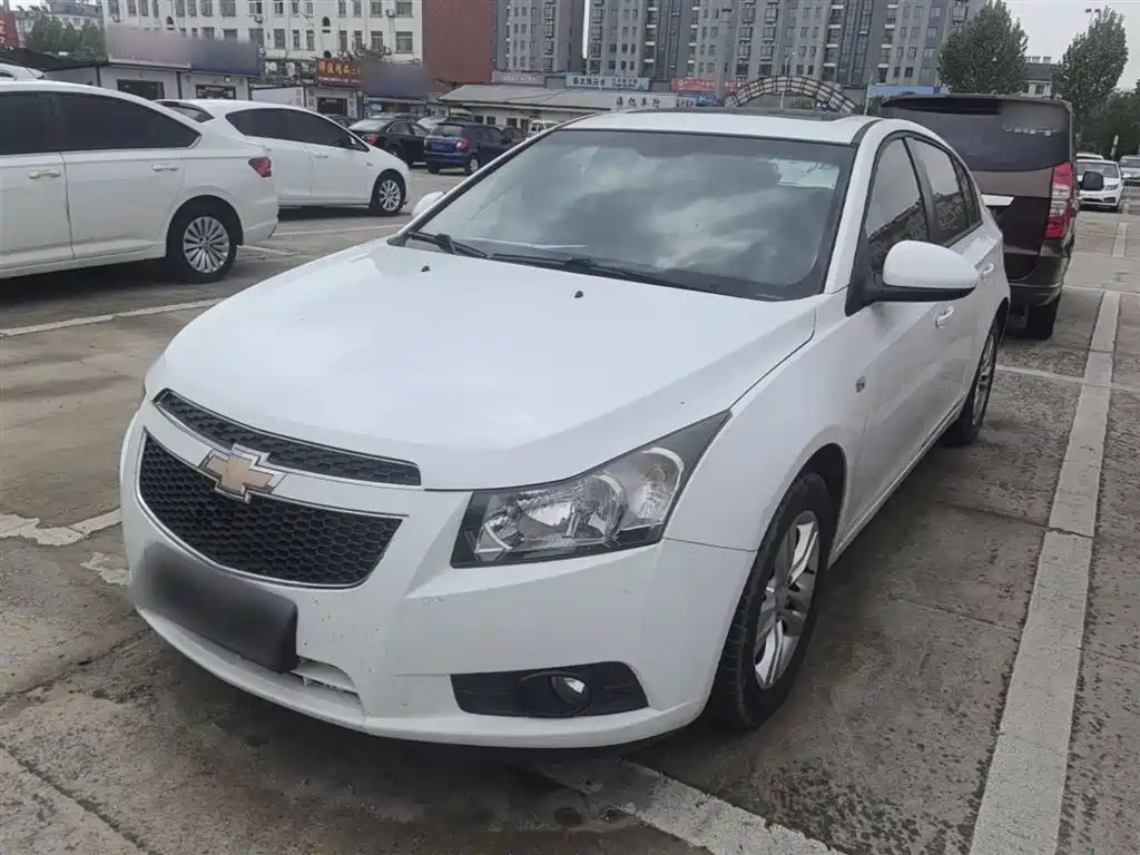 Chevrolet Cruze 2013 Hatchback 1.6L Manual Luxury фото 2