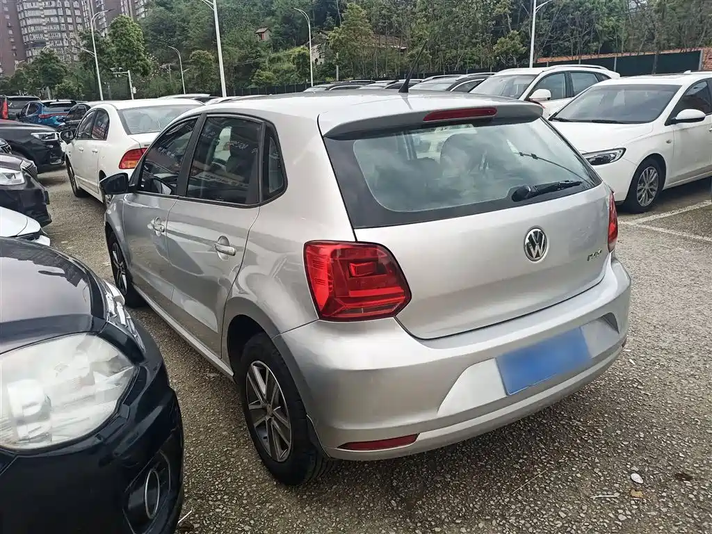 Volkswagen Polo 2016 1.4L Automatic Trend фото 5