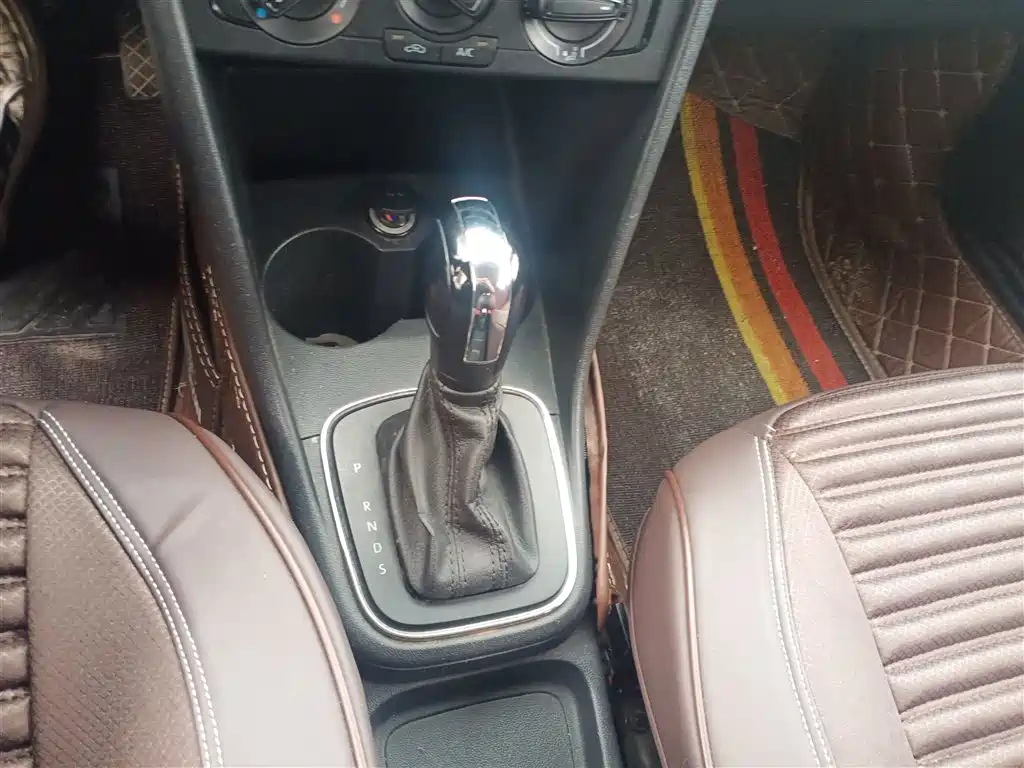 Volkswagen Polo 2016 1.4L Automatic Trend фото 14