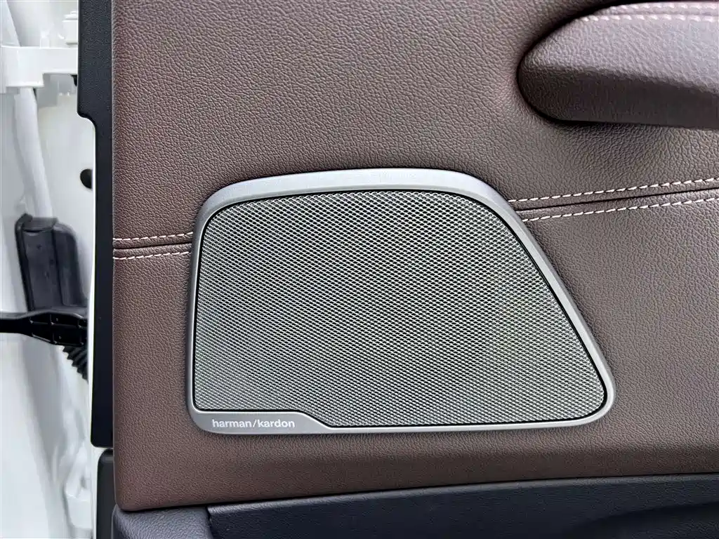 BMW 5 Series 2022 530Li Leading Luxury Package фото 24
