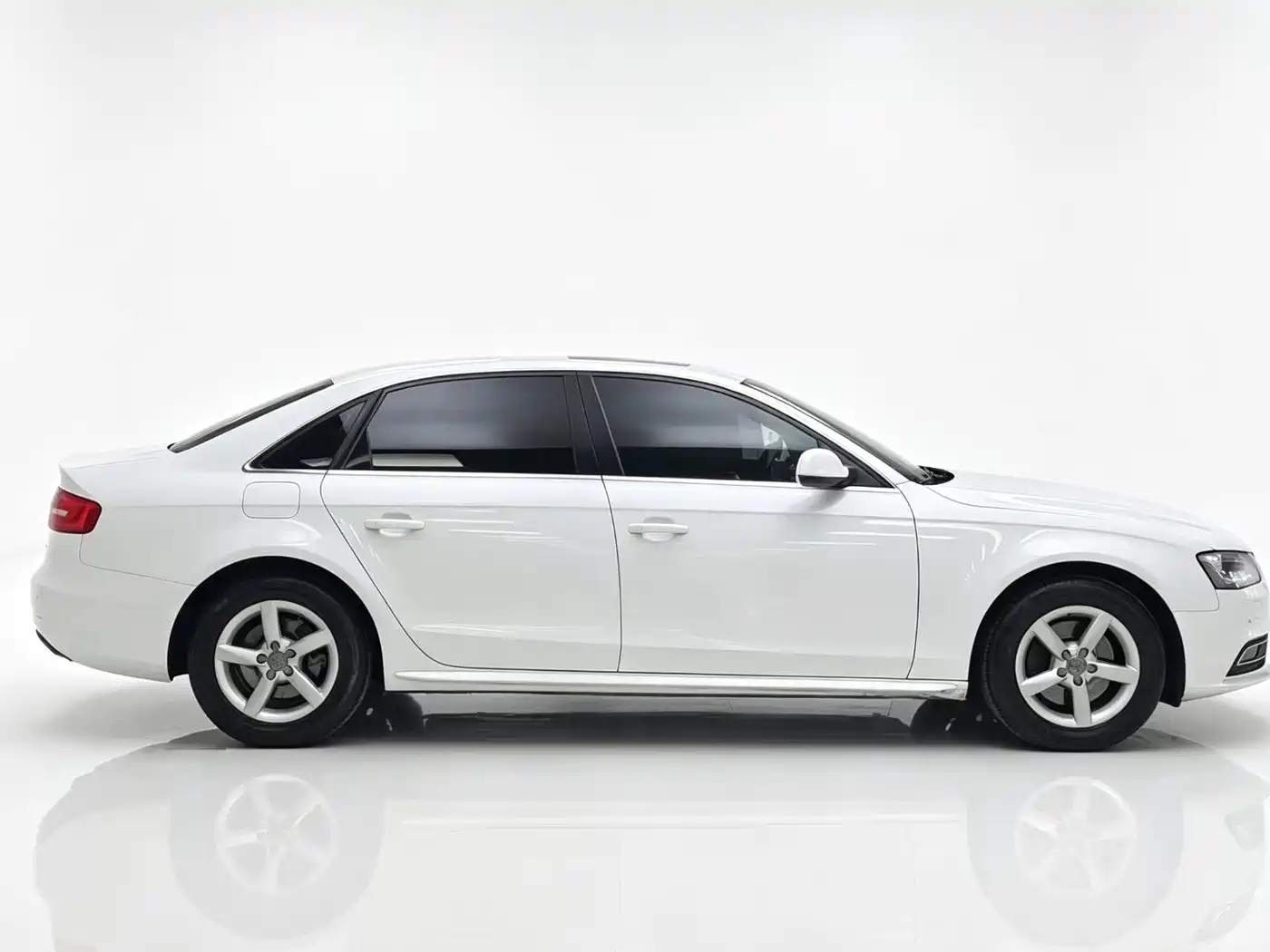 Audi A4L 2013 35 TFSI Automatic Comfort фото 4