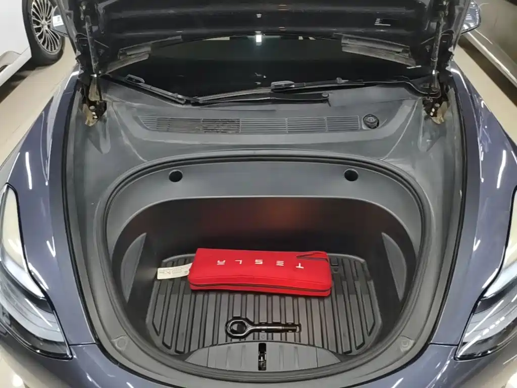 Фото 20 - Tesla Model 3