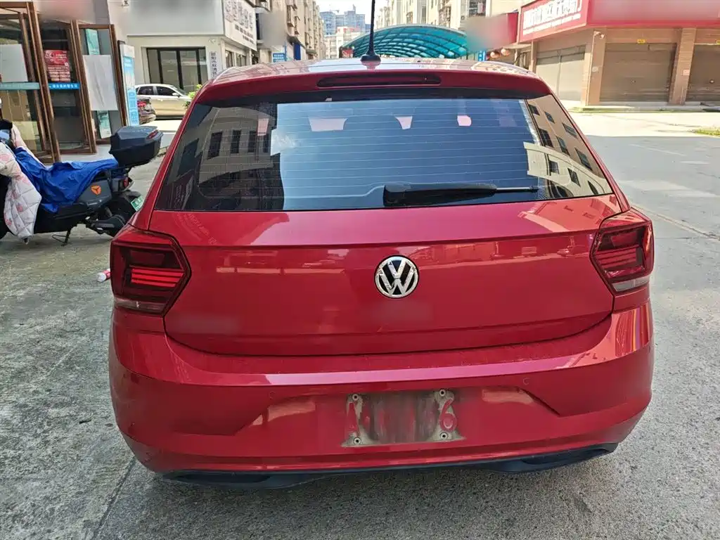 VOLKSWAGEN POLO