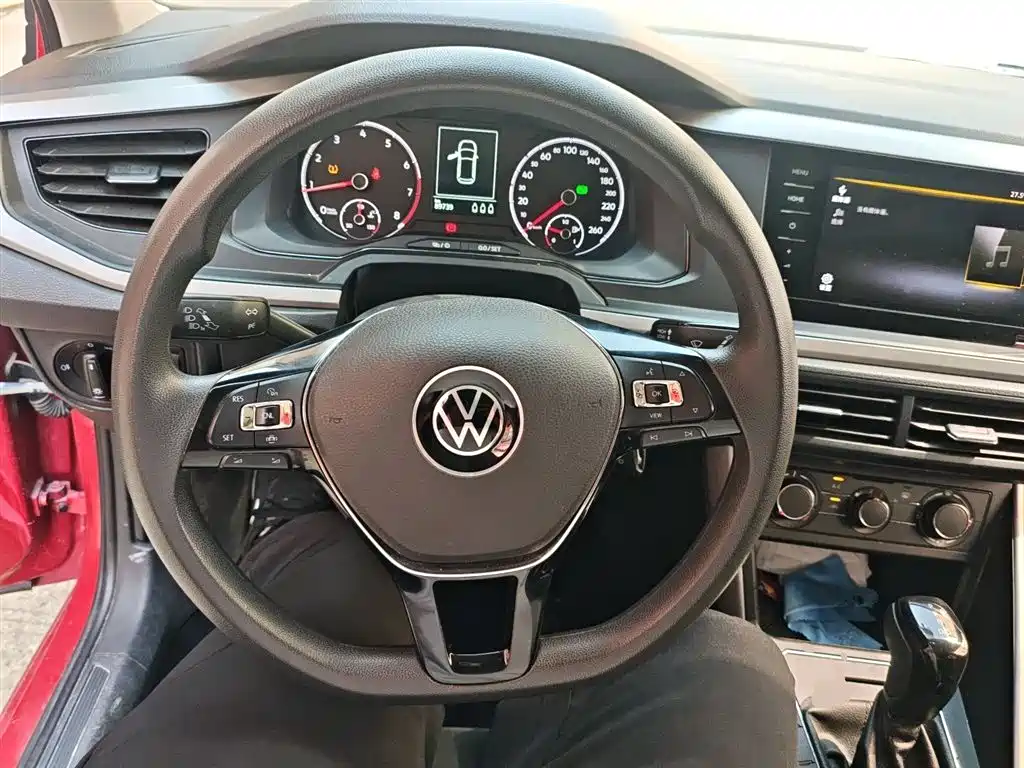 VOLKSWAGEN POLO