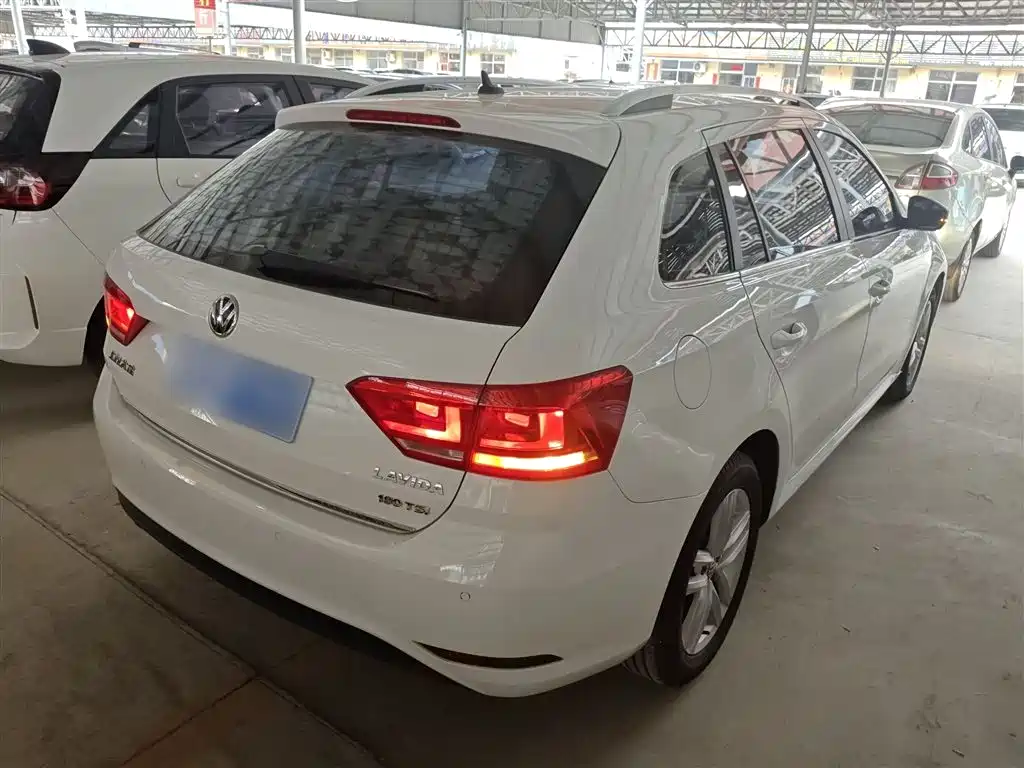 Volkswagen Lavida Tour 2017 180TSI DSG Comfort Edition фото 7