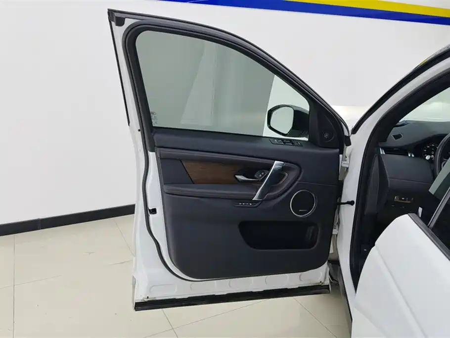 Land Rover Discovery Sport 2023 249PS R-Dynamic SE Performance Technology Version фото 7