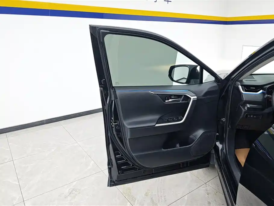 Toyota Wildlander 2022 2.0L CVT FWD Luxury PLUS Edition фото 7