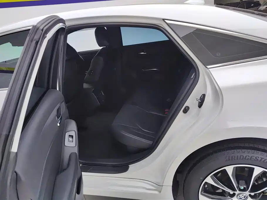 Toyota Avalon 2023 Hybrid 2.5L Luxury Edition фото 11