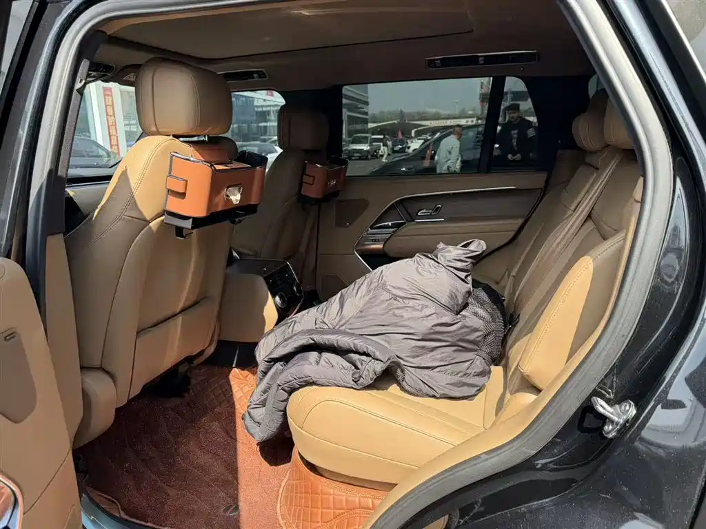 Land Rover Range Rover 2025 3.0 L6 400PS Flourishing Era Extended Wheelbase фото 6