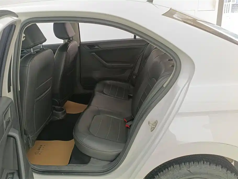 Volkswagen Jetta 2017 1.5L Automatic Fashion фото 11
