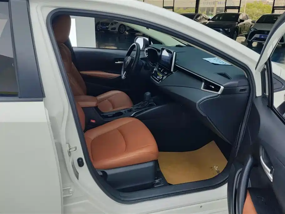 Toyota Corolla 2021 1.2T S-CVT Elite PLUS Edition фото 8