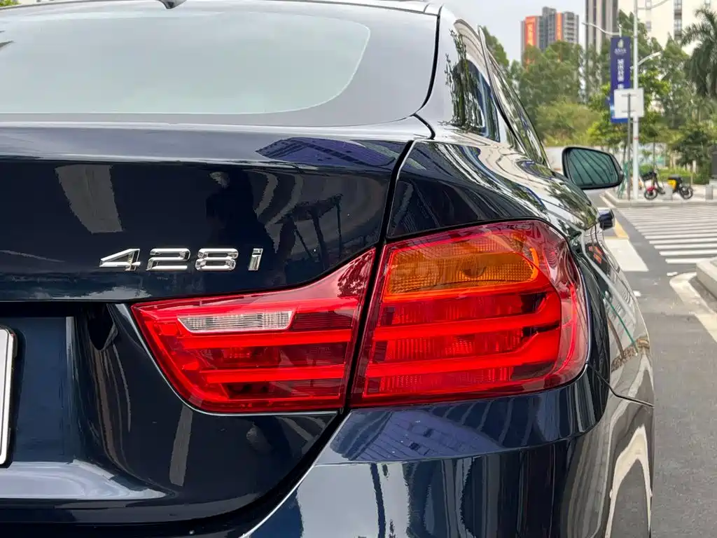 Photo 28 - BMW 4 Series