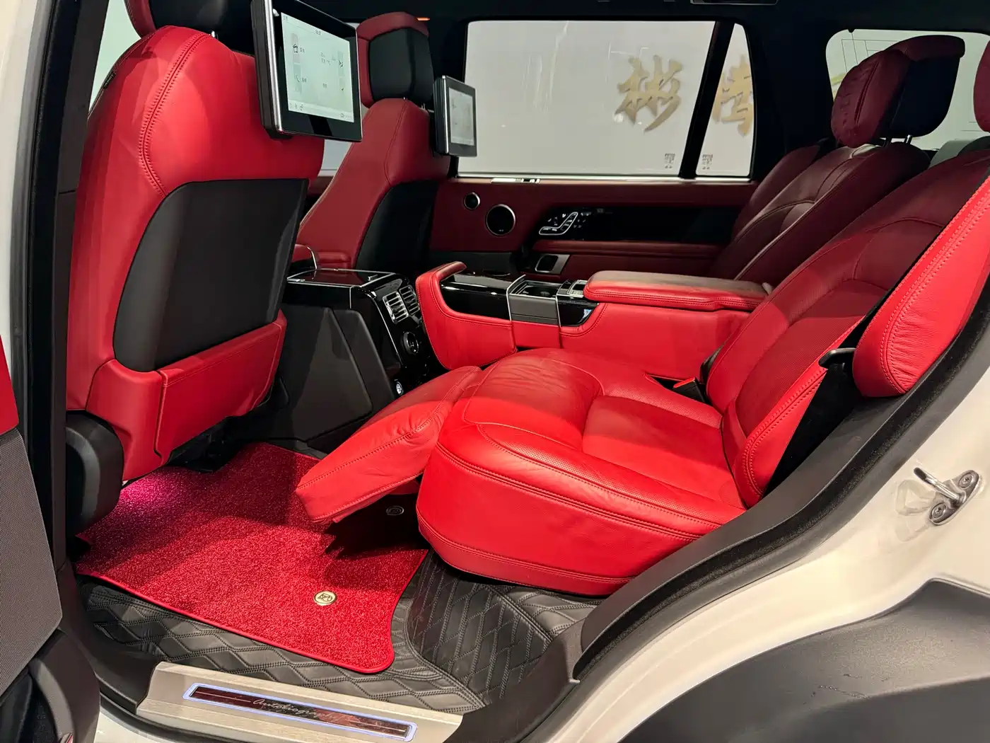 Land Rover Range Rover 2022 3.0 L6 400PS Prestige Genesis Extended Edition фото 24