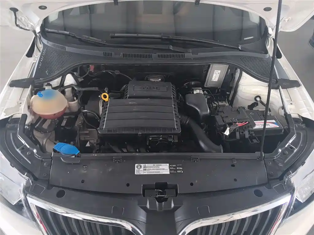 Škoda Rapid 2016 1.6L Manual Pioneer Edition фото 20