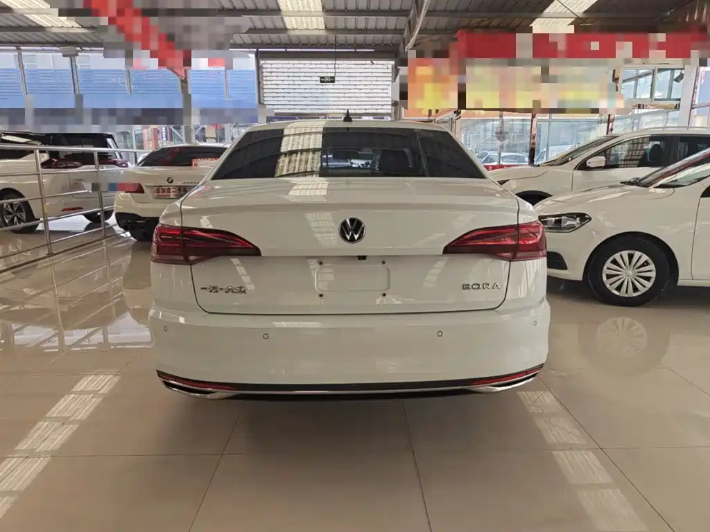 VOLKSWAGEN BORA