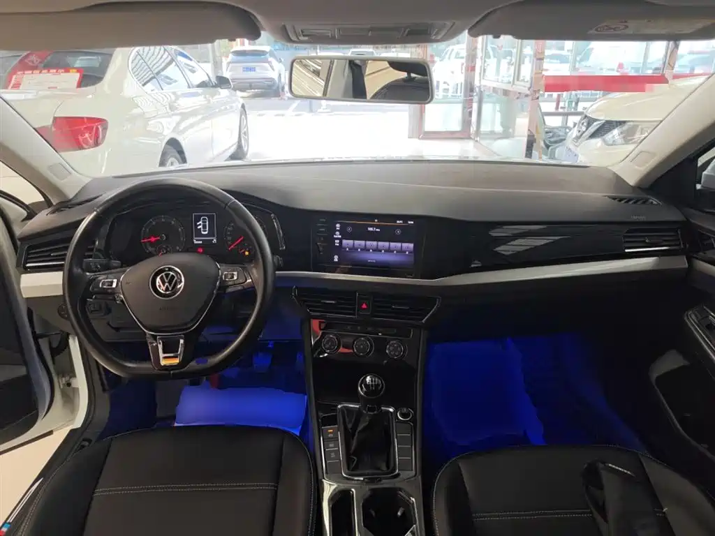 VOLKSWAGEN BORA