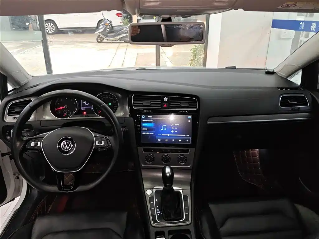 Volkswagen Golf 2016 230TSI Automatic Luxury фото 6