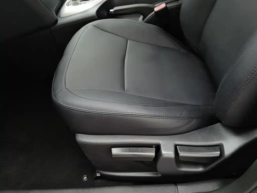 Nissan Qashqai 2013 2012 2.0XL Fire CVT 2WD