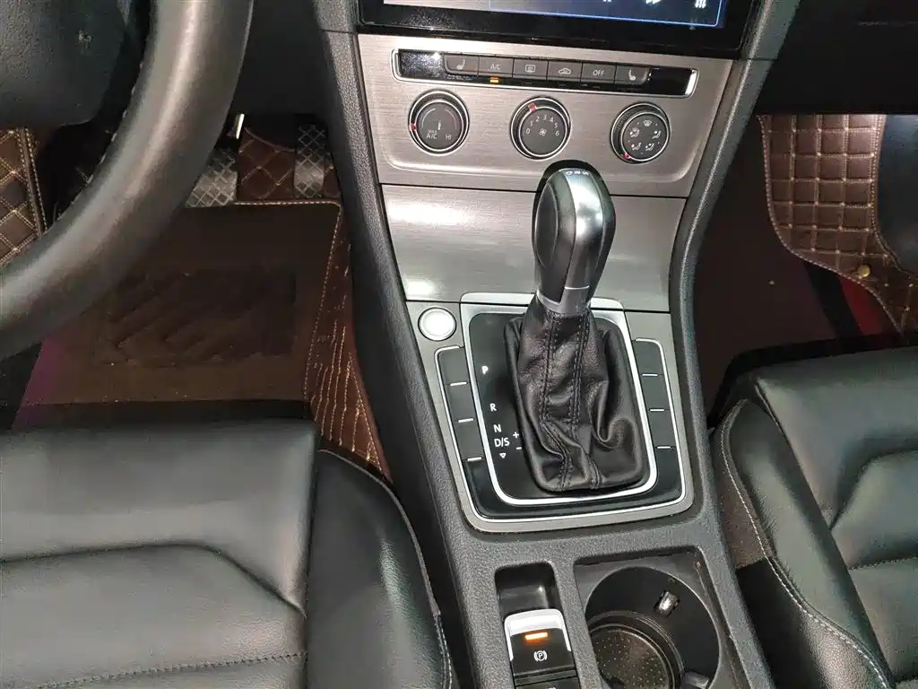 Volkswagen Golf 2016 230TSI Automatic Luxury фото 10