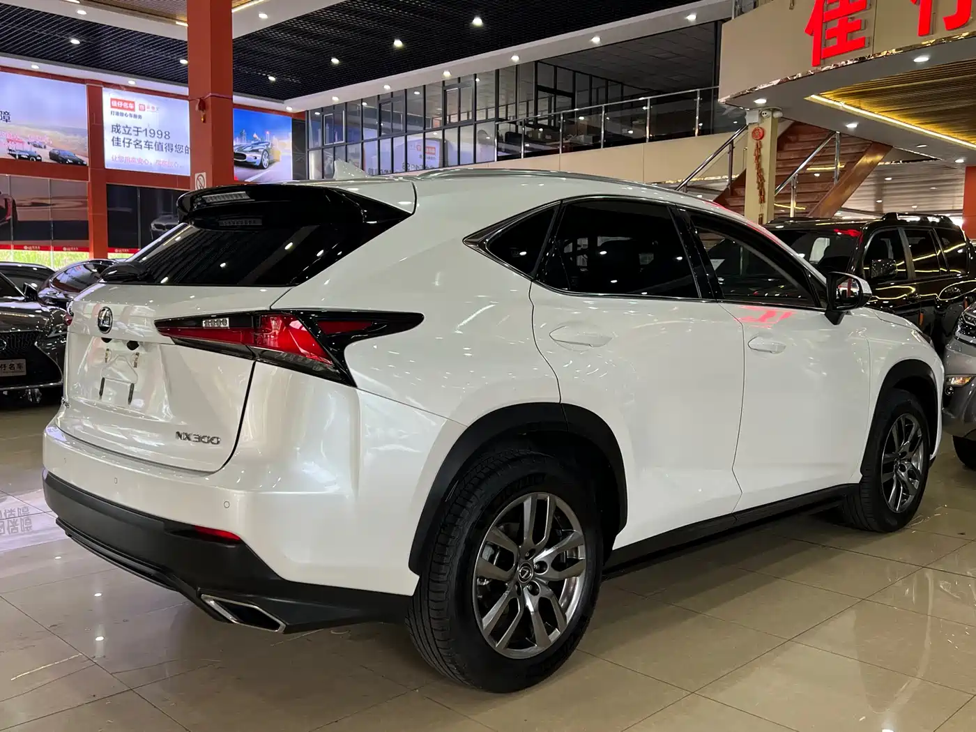Lexus NX 2017 300 AWD Sharp Style Edition фото 5