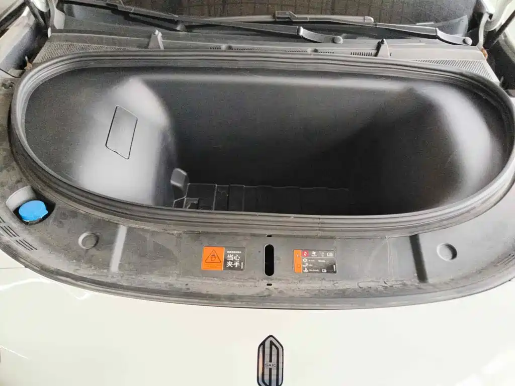 Фото 3 - Shangjie SUV