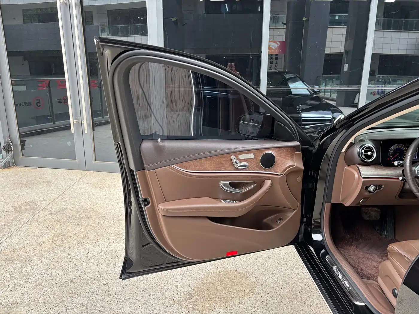 Mercedes-Benz E-Class 2018 E 200 L фото 46