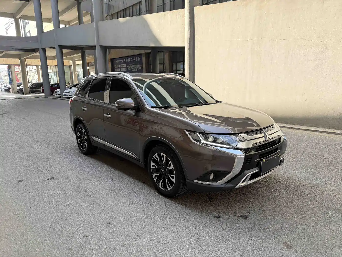 Mitsubishi Outlander 2019 2.4L 4WD Deluxe Edition 5-Seater China VI фото 3