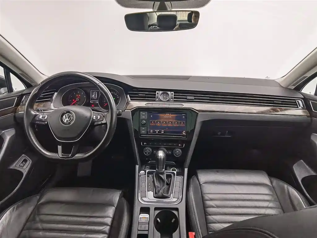 Volkswagen Magotan 2019 330TSI DSG Luxury China V фото 5