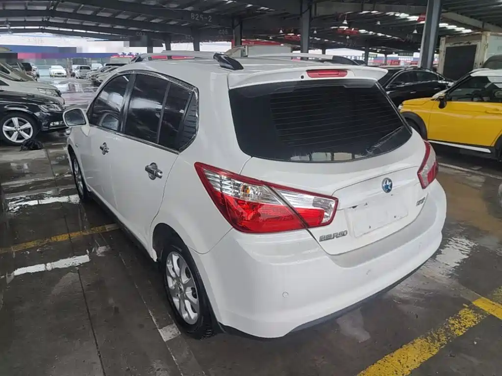 Venucia R50 2016 2015 1.6L Automatic Luxury Edition