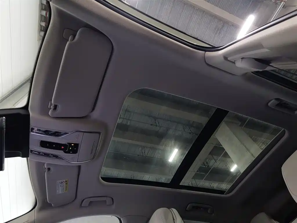 Hongqi HS3 2023 2.0T 4WD Achievement Edition фото 14