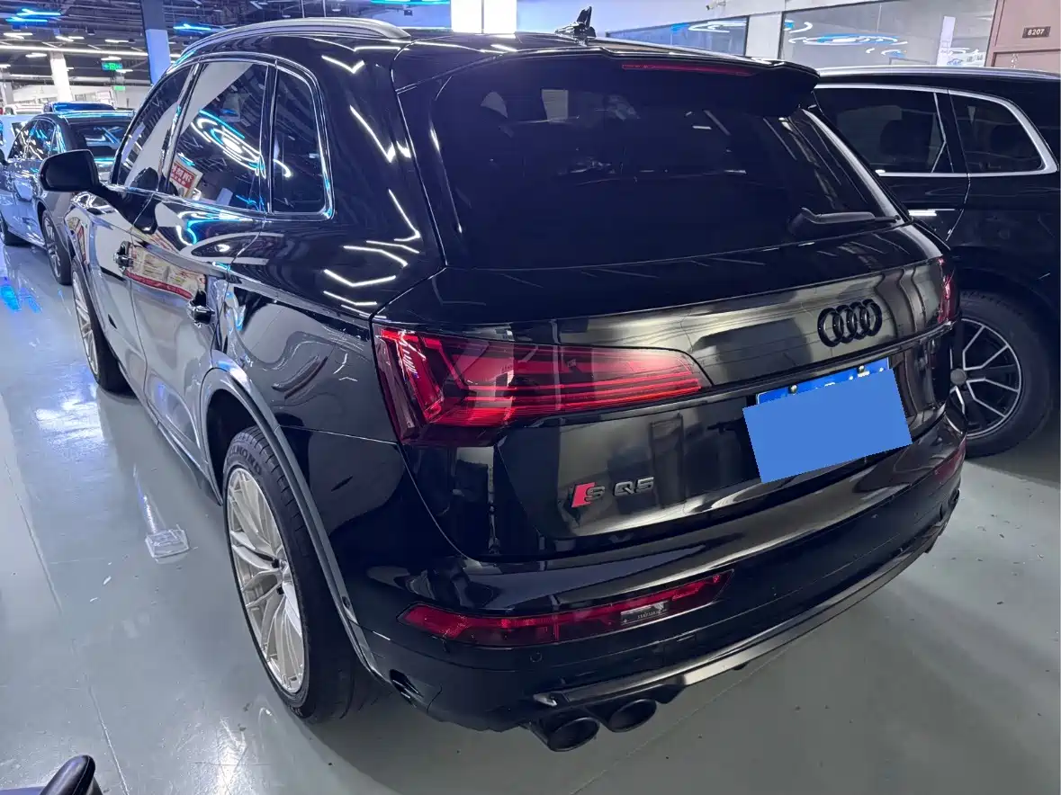 Фото 9 - Audi Q5L
