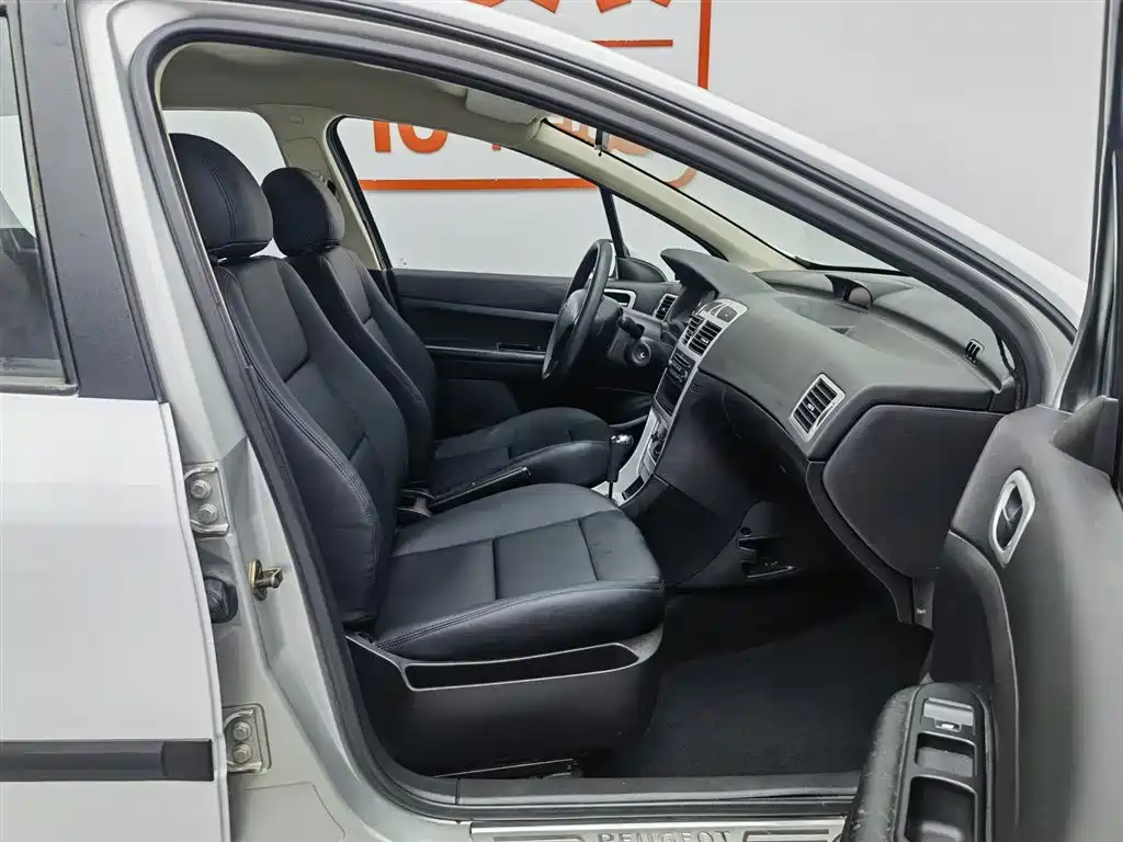 Peugeot 307 2010 Model Hatchback 2.0L Automatic Comfort Edition фото 23