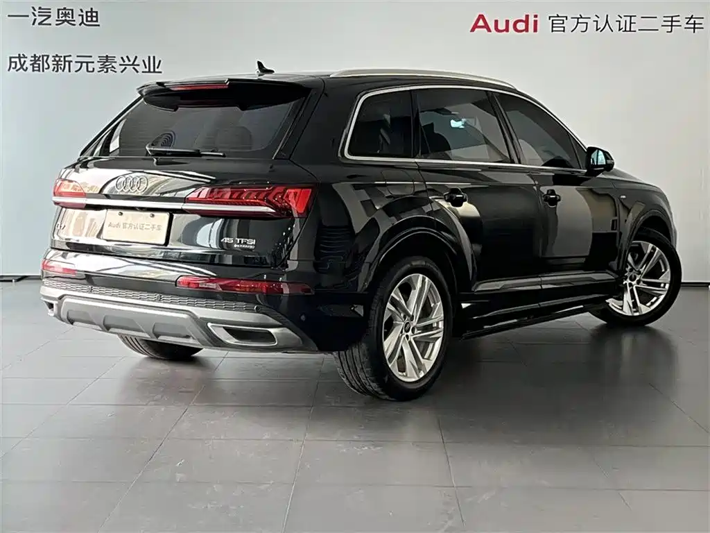 AUDI Q7