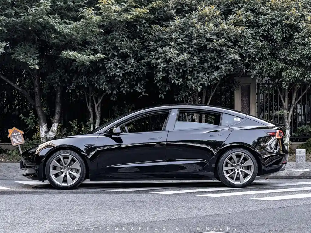 Фото 2 - Tesla Model 3
