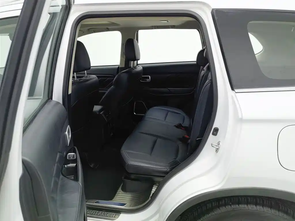 Mitsubishi Outlander 2019 2.4L 4WD Deluxe Edition 5-seater China V фото 15