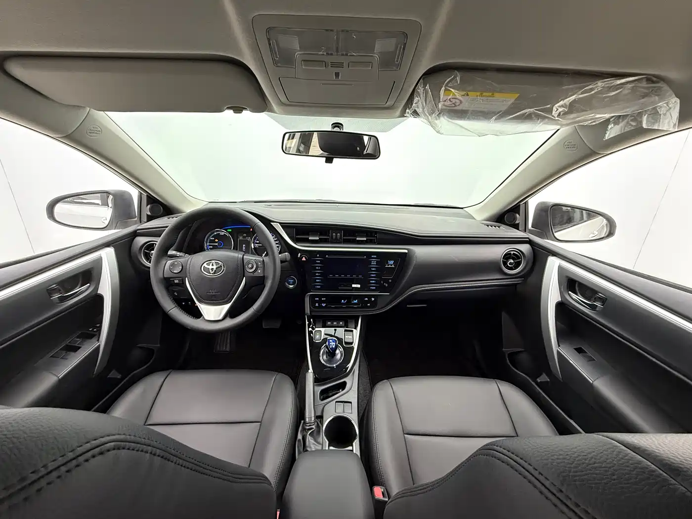 Toyota Corolla 2018 Hybrid 1.8L E-CVT Smart Edition фото 9