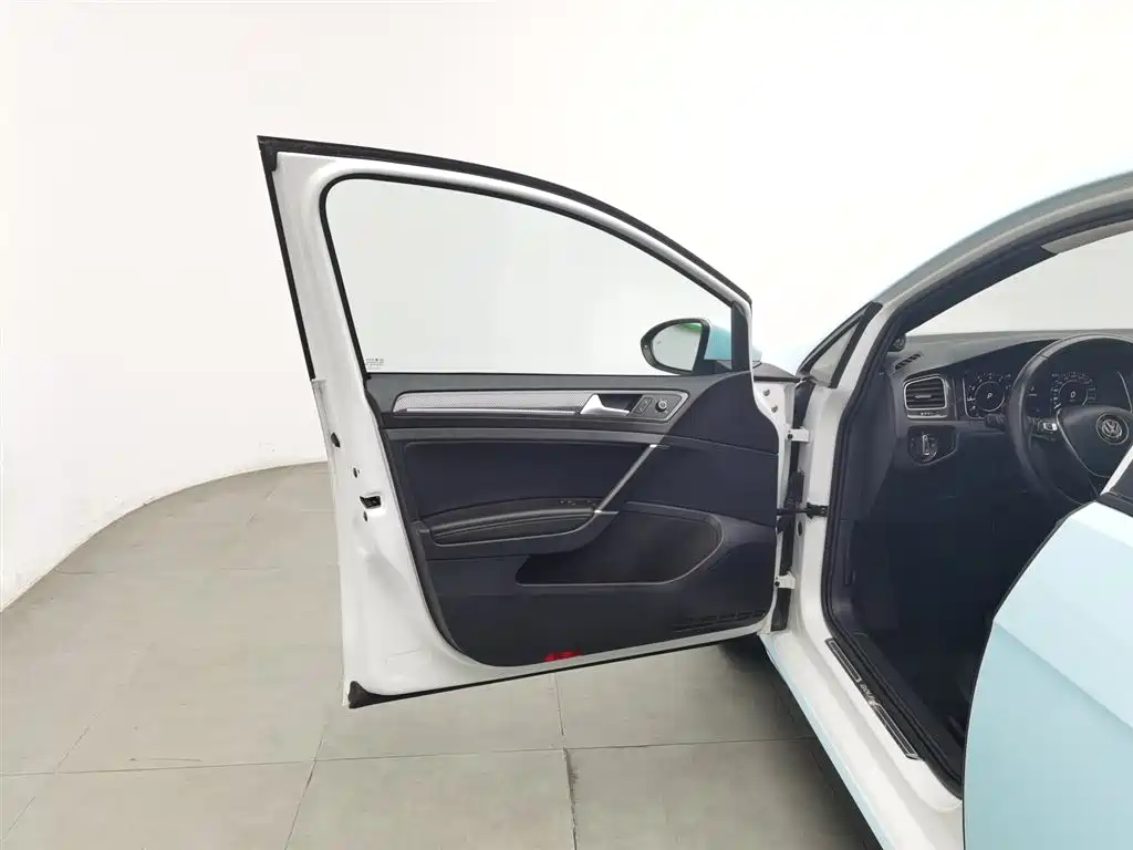 Volkswagen Golf 2020 Beloved Edition 280TSI DSG Luxury фото 8